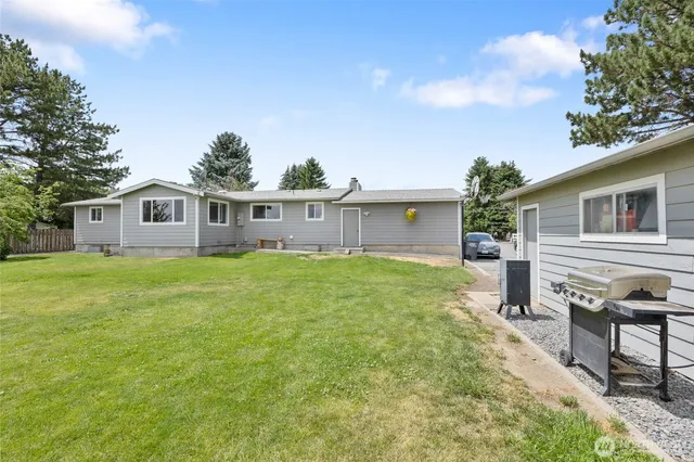 $625,000 | 2351 Admiral Road Northeast, Moses Lake, WA 98837