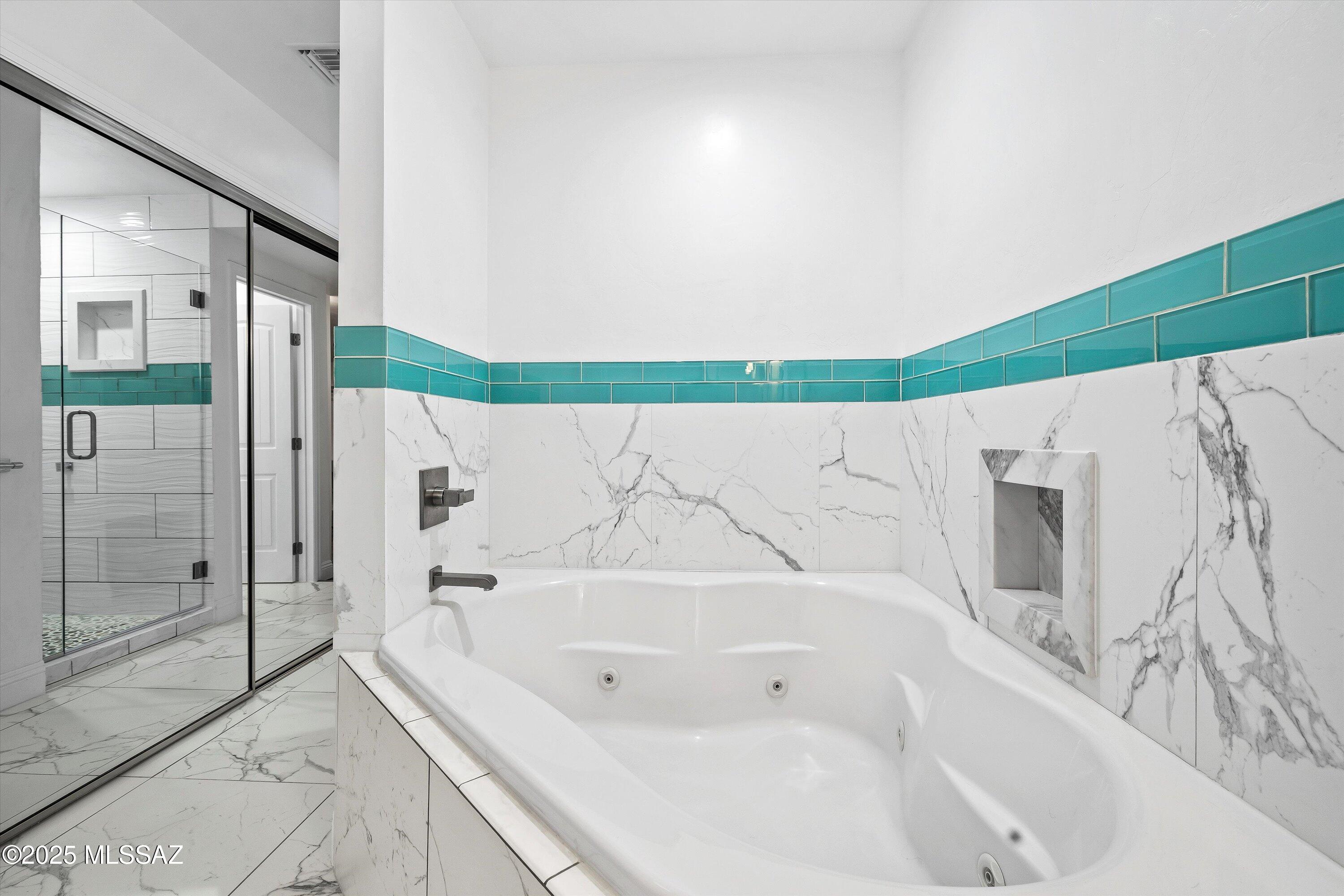 4620 East Swans Nest Road Tucson, AZ 85718 - Photo 19 of 45 Primary Bathroom
