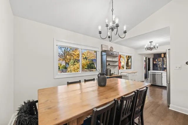 $430,000 | 1717 Drake Court, Naperville, IL 60565