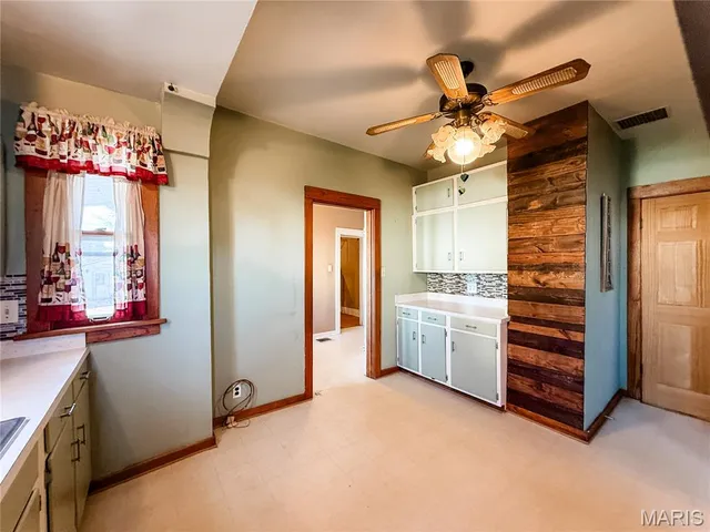 $125,000 | 52 East St Louis Street, Hoyleton, IL 62803