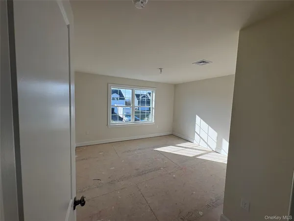 a view of livingroom with furniture