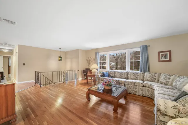 $875,000 | 15 Marget Ann Lane, Montebello, NY 10901