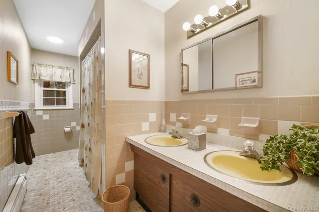 $875,000 | 15 Marget Ann Lane, Montebello, NY 10901