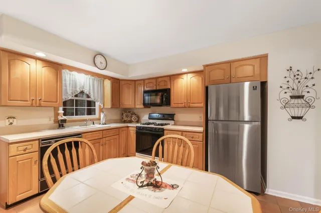 $875,000 | 15 Marget Ann Lane, Montebello, NY 10901