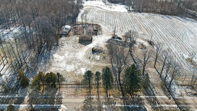 $995,000 | 1936 East Clear Lake Road, Buchanan, MI 49107