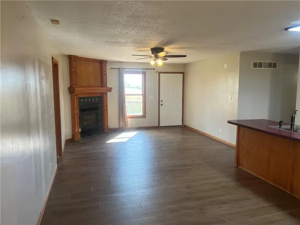 $254,500 | 21414 155th Street, Pattonsburg, MO 64670