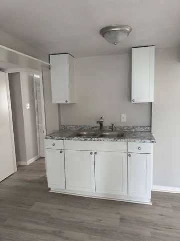 $1,599 | 318 10th Street, Dickinson, TX 77539