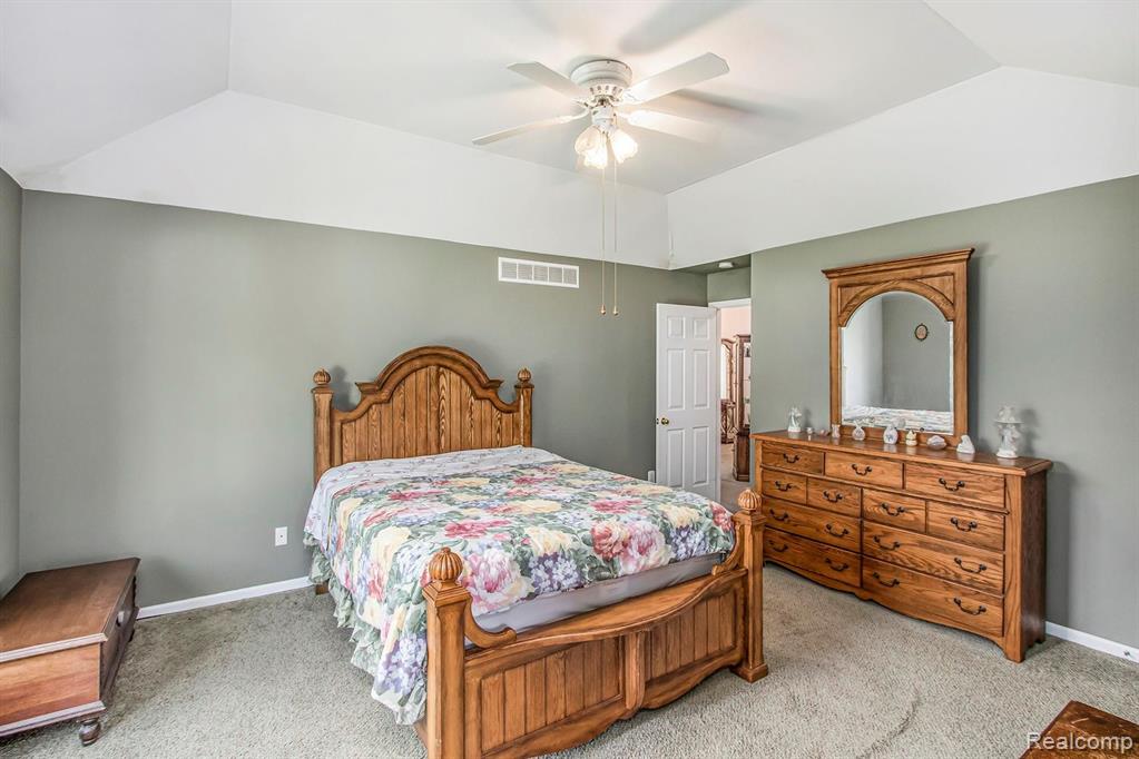 47946 Sugarbush Road New Baltimore, MI 48047 - Photo 15 of 34