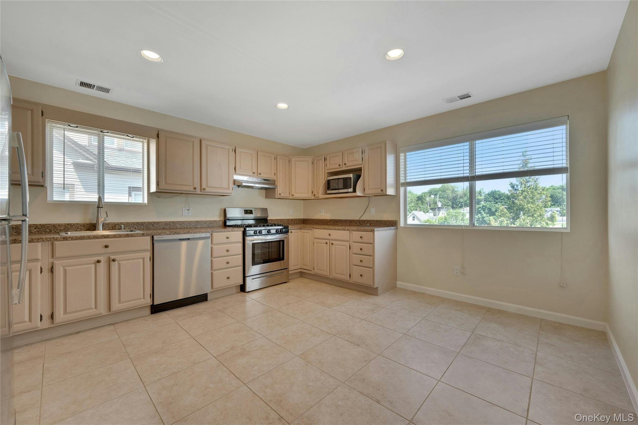 19 Edison Place, Unit 2 Port Chester, NY 10573 - Photo 6 of 23