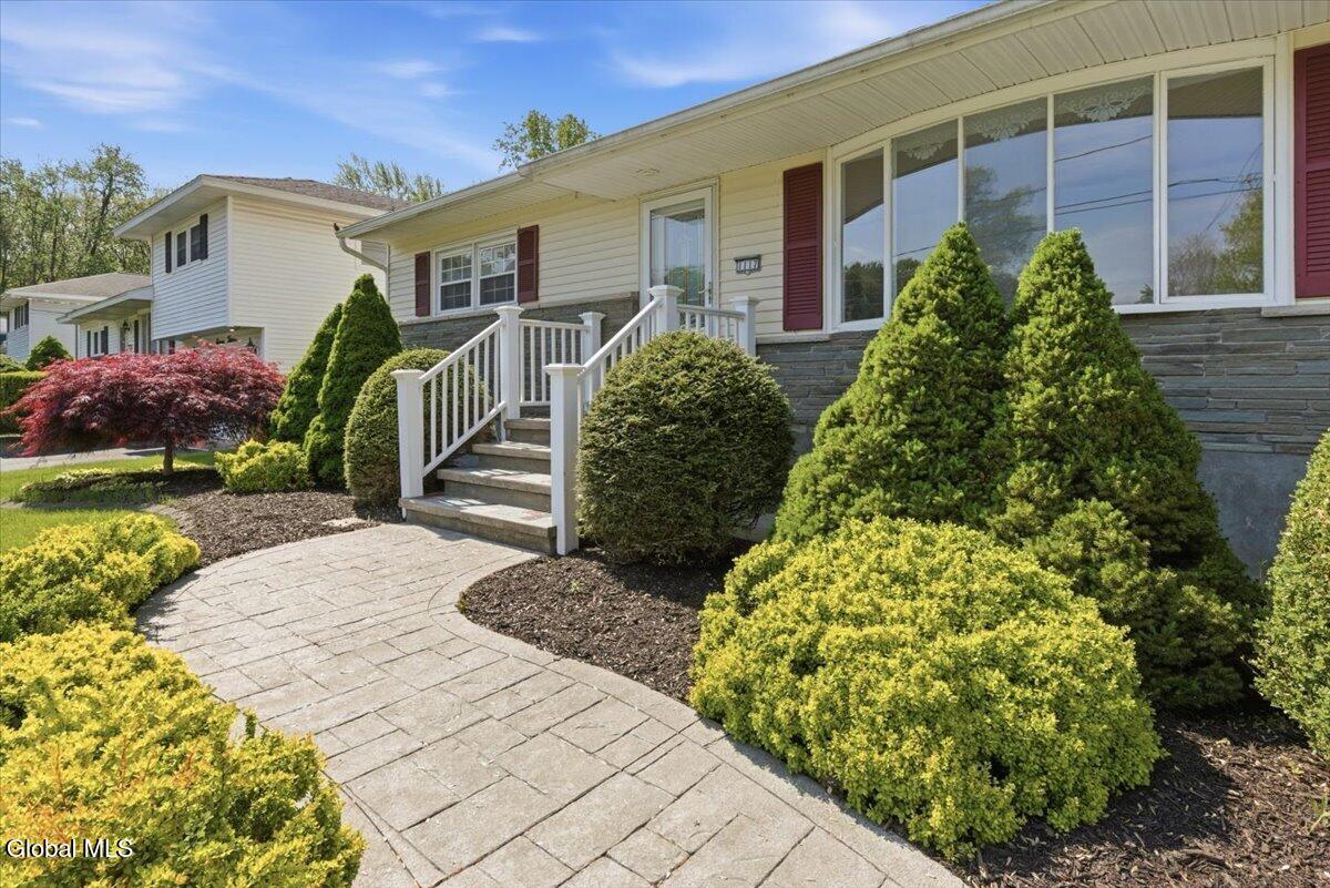 1117 Day Road Rotterdam, NY 12303 - Photo 37 of 40 05-002_MW2_9503