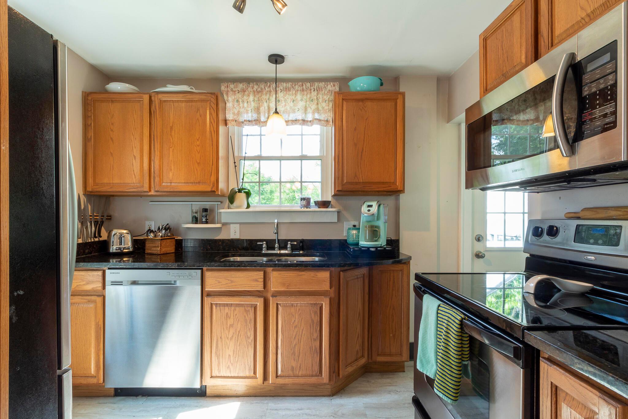 678 Garden Road Columbus, OH 43214 - Photo 18 of 35 kitchen 3