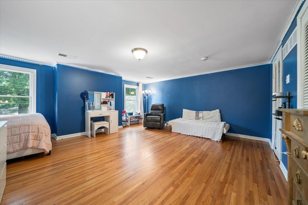 4847 Kaye Road Memphis, TN 38117 - Photo 28 of 40 a bedroom with furniture and a wooden floor
