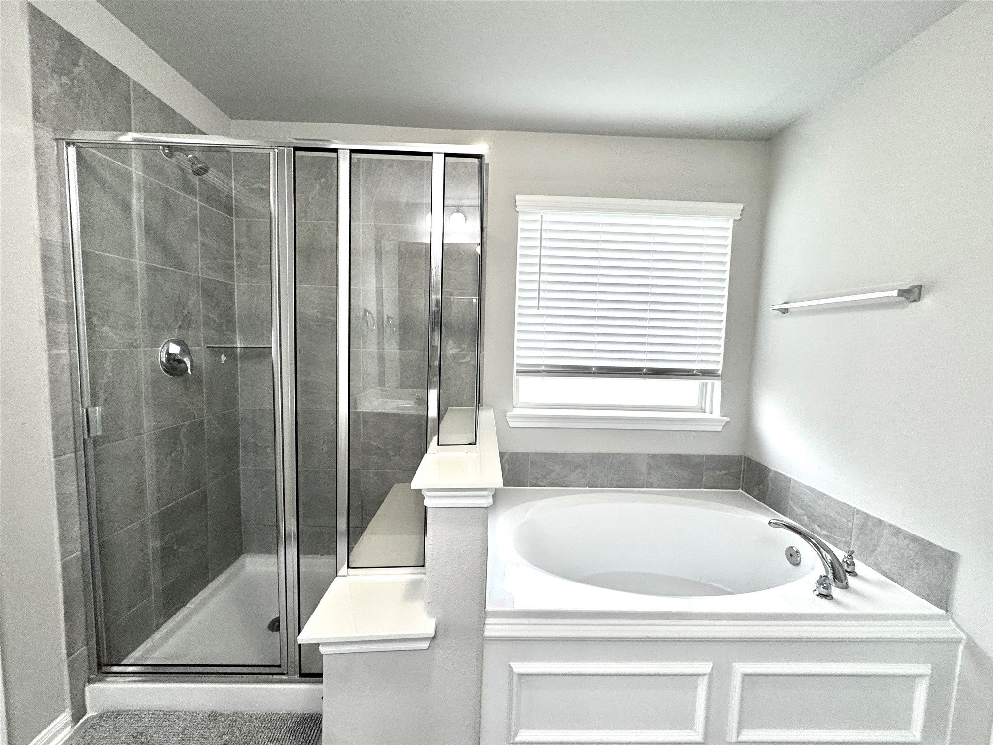 9850 Copper Ranch Trail Richmond, TX 77406 - Photo 12 of 24 Walk in shower AND soaking tub.