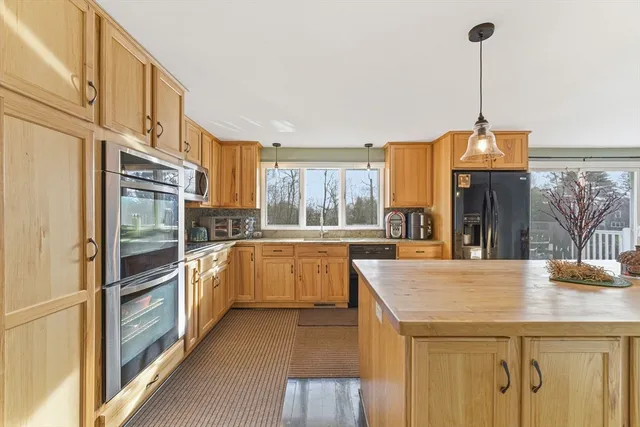 $975,000 | 5 Oak Terrace, Newbury, MA 01922