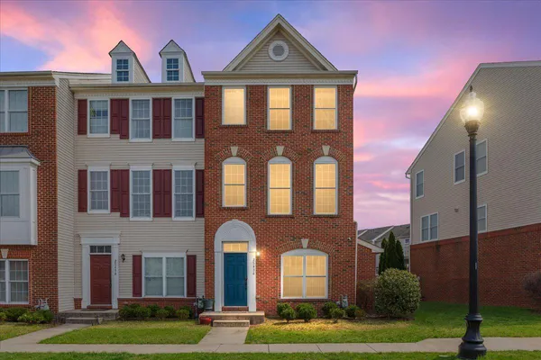 $537,000 | 25436 South Riding Boulevard, Unit 2H, Chantilly, VA 20152
