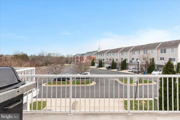 $537,000 | 25436 South Riding Boulevard, Unit 2H, Chantilly, VA 20152