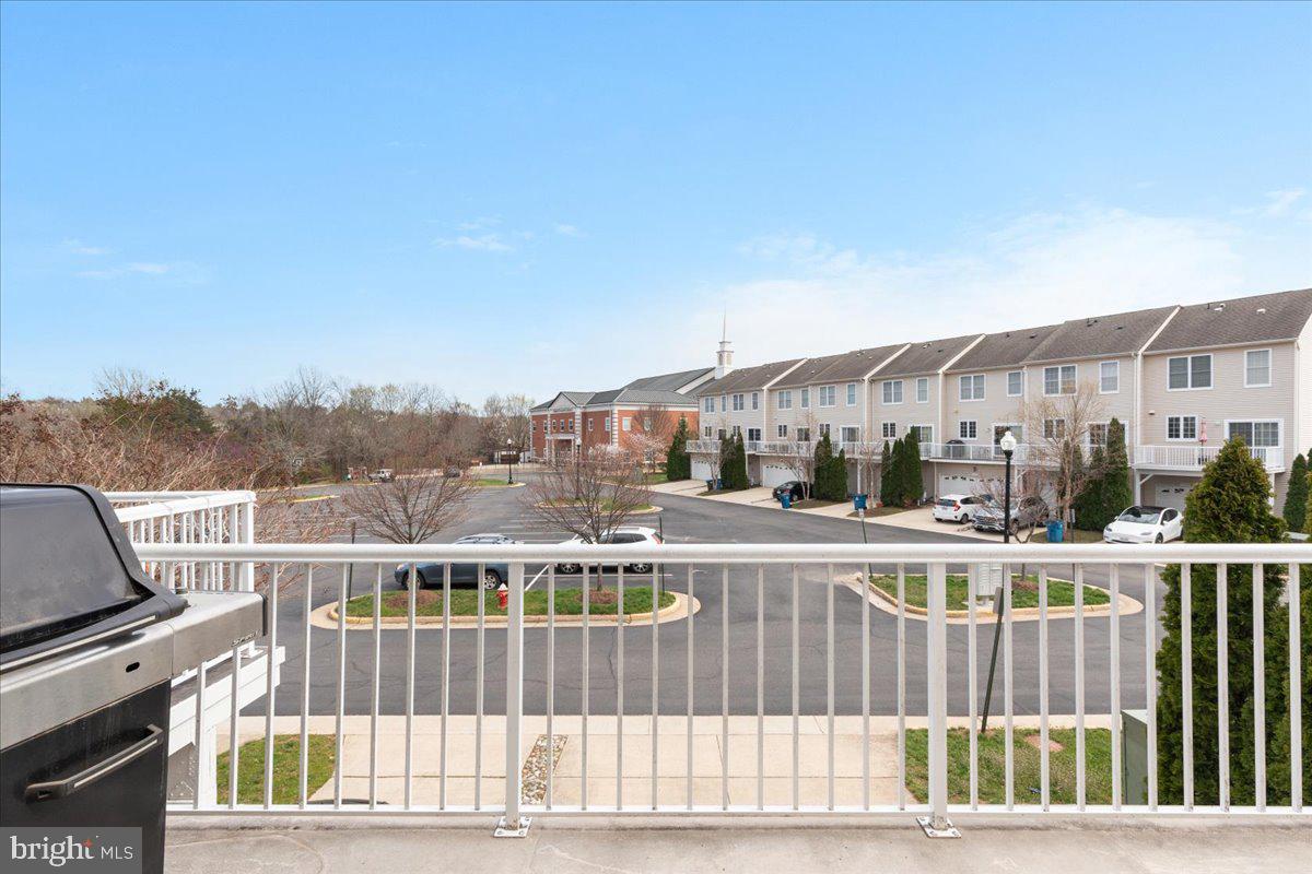 25436 South Riding Boulevard, Unit 2H Chantilly, VA 20152 - Photo 19 of 26 a view of city from a terrace