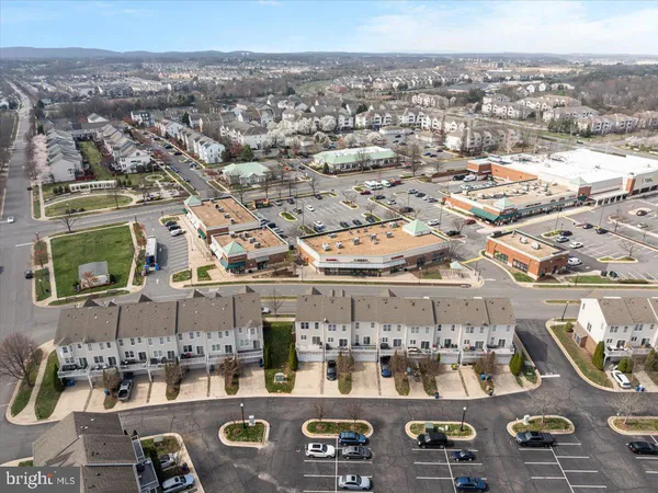 $537,000 | 25436 South Riding Boulevard, Unit 2H, Chantilly, VA 20152