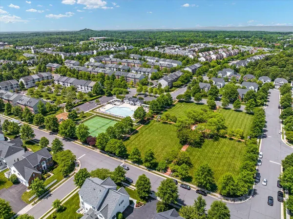 $537,000 | 25436 South Riding Boulevard, Unit 2H, Chantilly, VA 20152