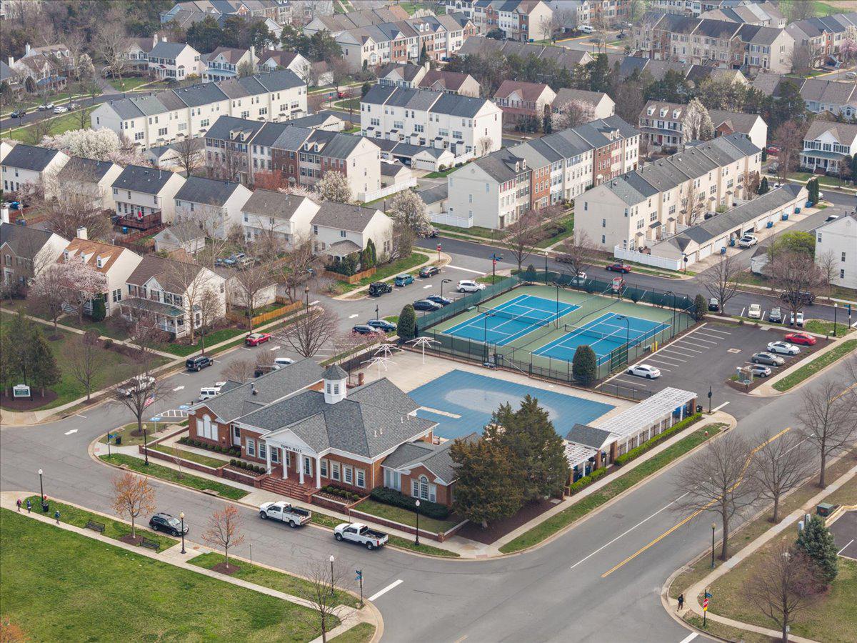 25436 South Riding Boulevard, Unit 2H Chantilly, VA 20152 - Photo 26 of 26 an aerial view of a city
