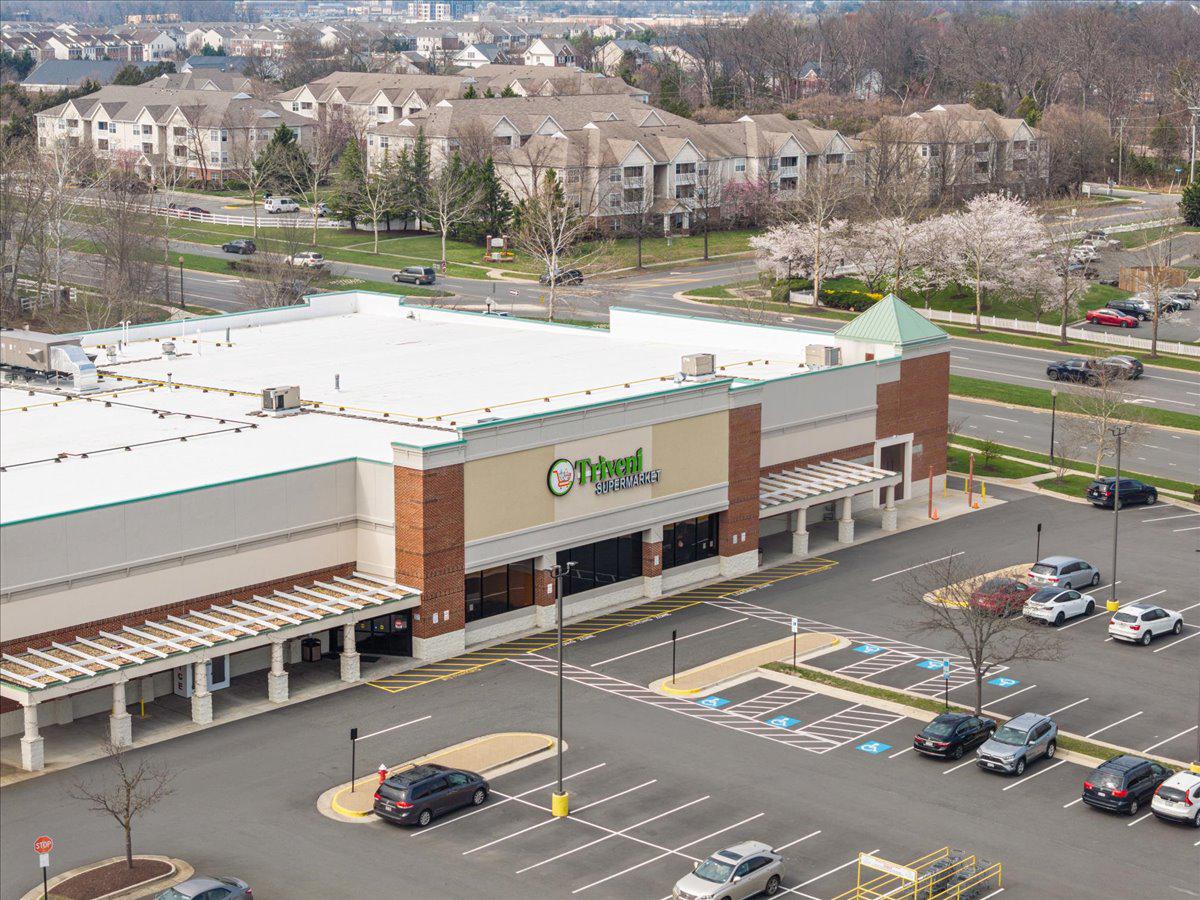 25436 South Riding Boulevard, Unit 2H Chantilly, VA 20152 - Photo 3 of 8 Walk to groceries, coffee, restaurants and more!