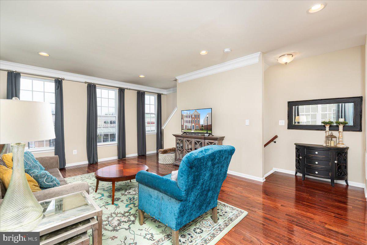 25436 South Riding Boulevard, Unit 2H Chantilly, VA 20152 - Photo 5 of 26 a living room with furniture and a wooden floor