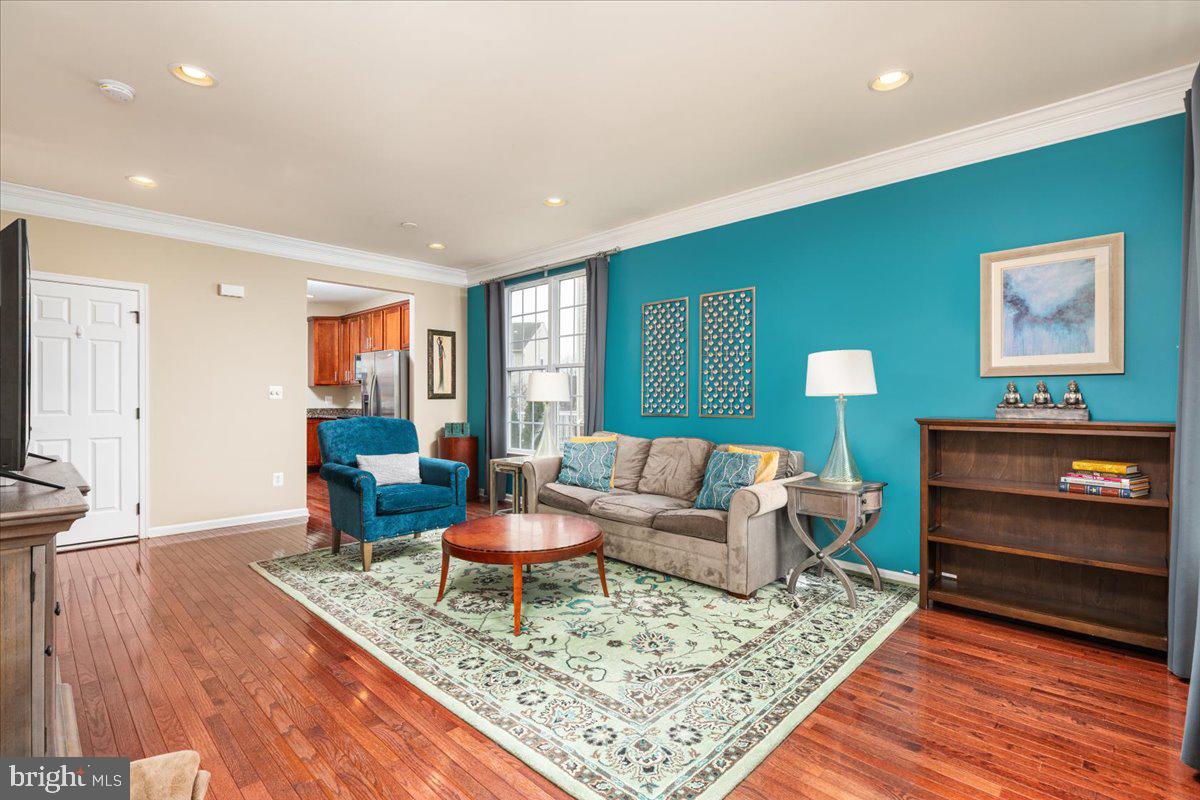 25436 South Riding Boulevard, Unit 2H Chantilly, VA 20152 - Photo 6 of 26 a living room with furniture and a rug