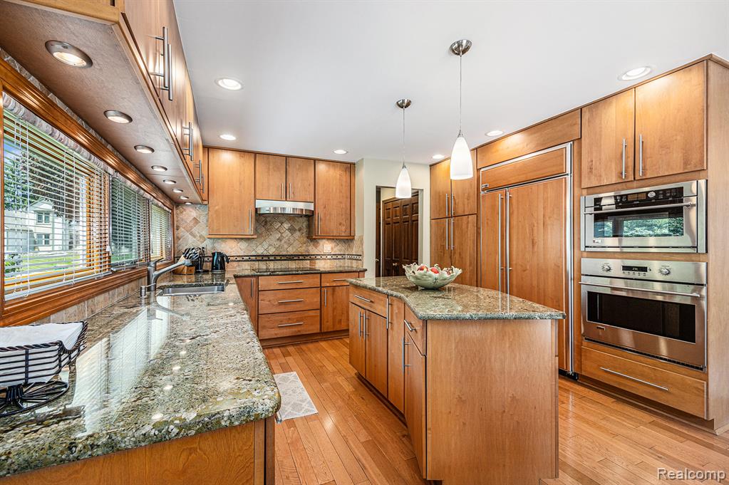 31220 Country Ridge Circle Farmington Hills, MI 48331 - Photo 12 of 35