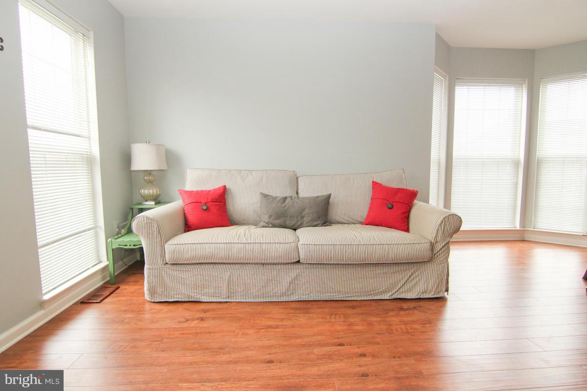 636 Howards Loop Annapolis, MD 21401 - Photo 12 of 29 Living Room