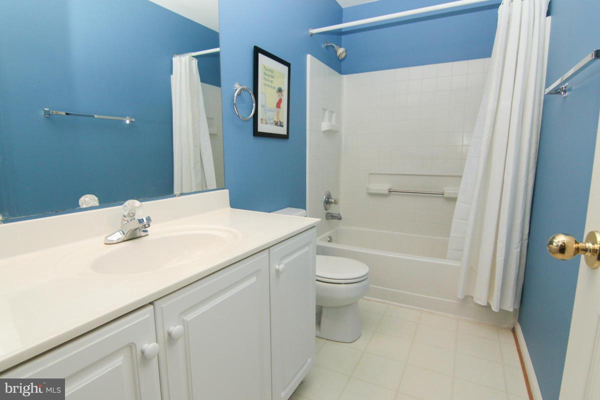636 Howards Loop Annapolis, MD 21401 - Photo 23 of 29 Bath