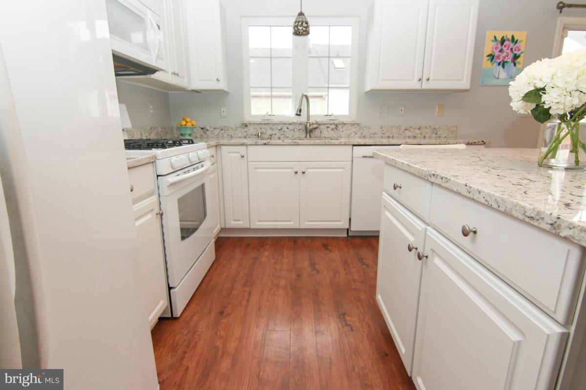 636 Howards Loop Annapolis, MD 21401 - Photo 7 of 29 Kitchen