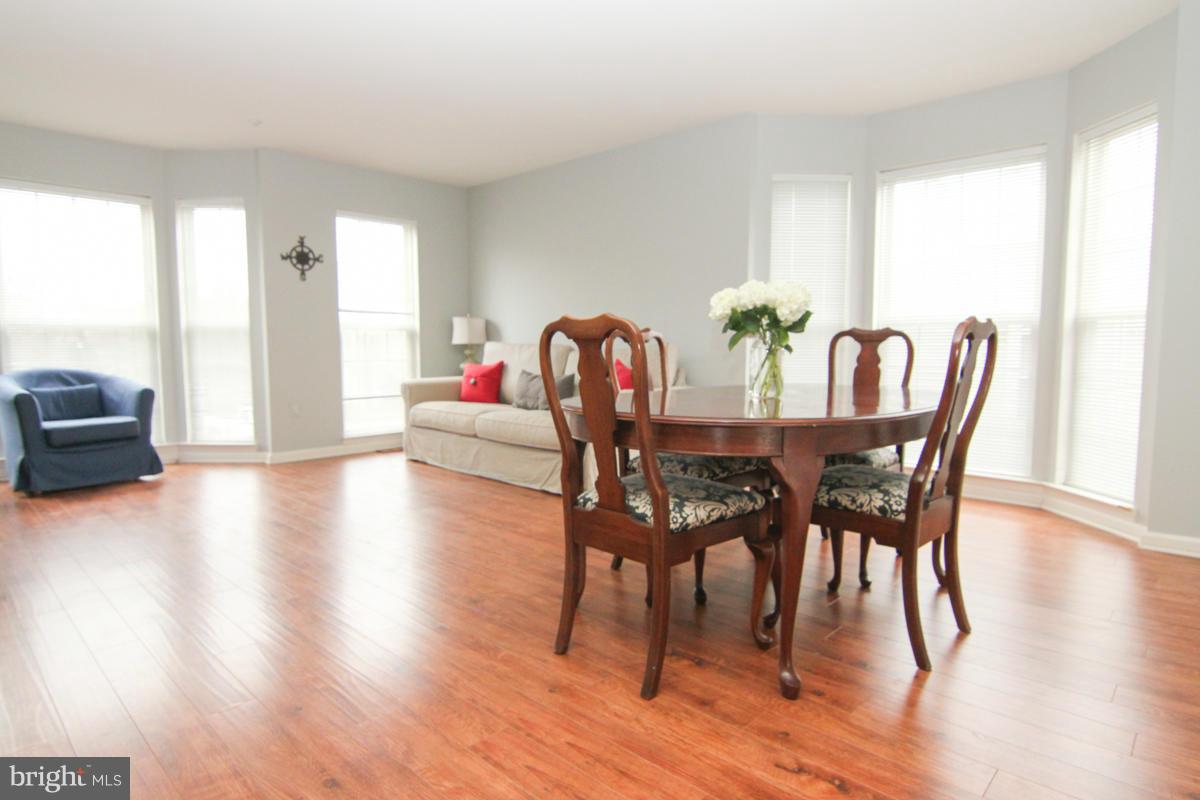 636 Howards Loop Annapolis, MD 21401 - Photo 10 of 29 Dining Room