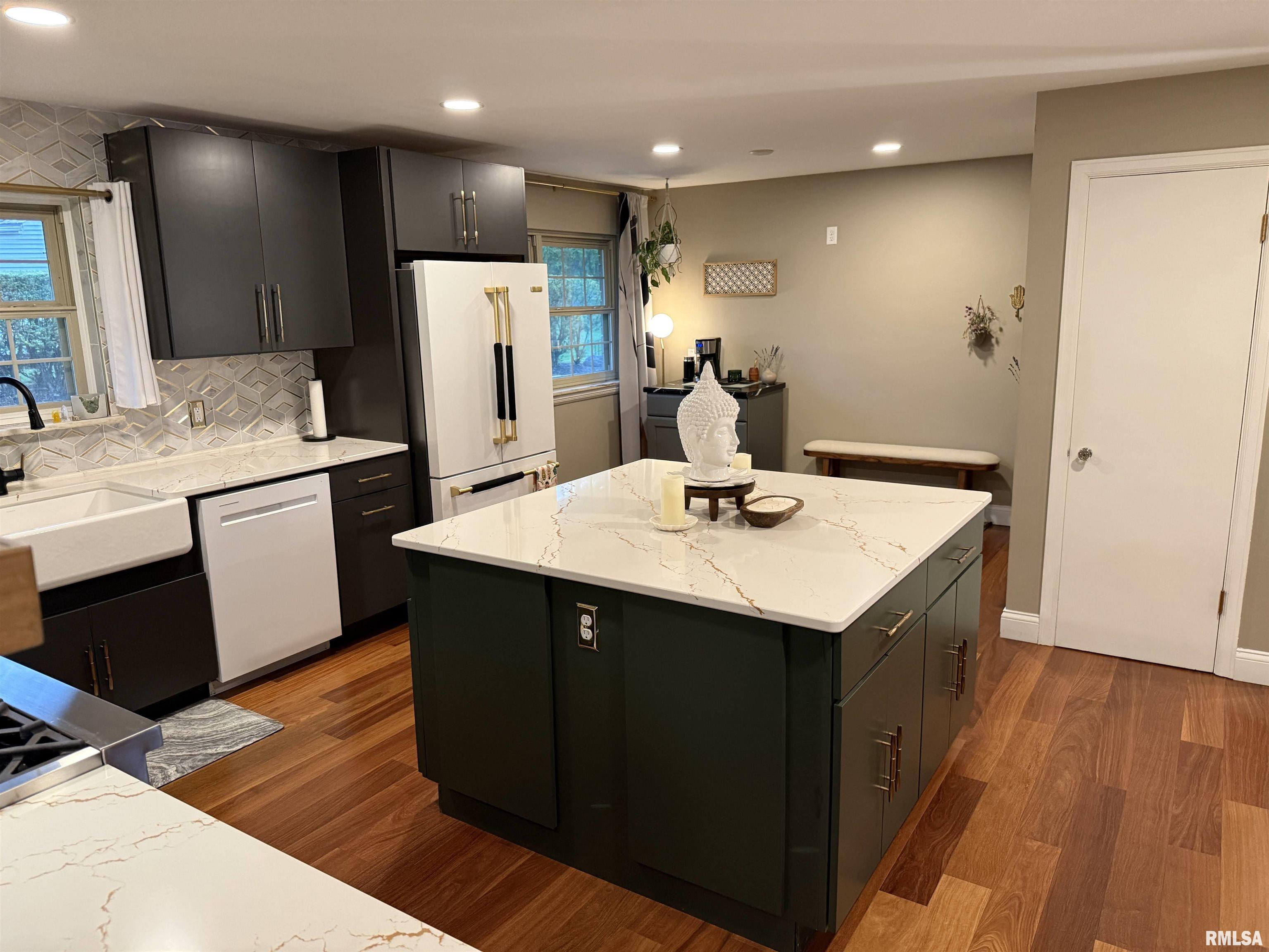 329 West Ridgemont Road Peoria, IL 61614 - Photo 11 of 69 Gallery Image 11