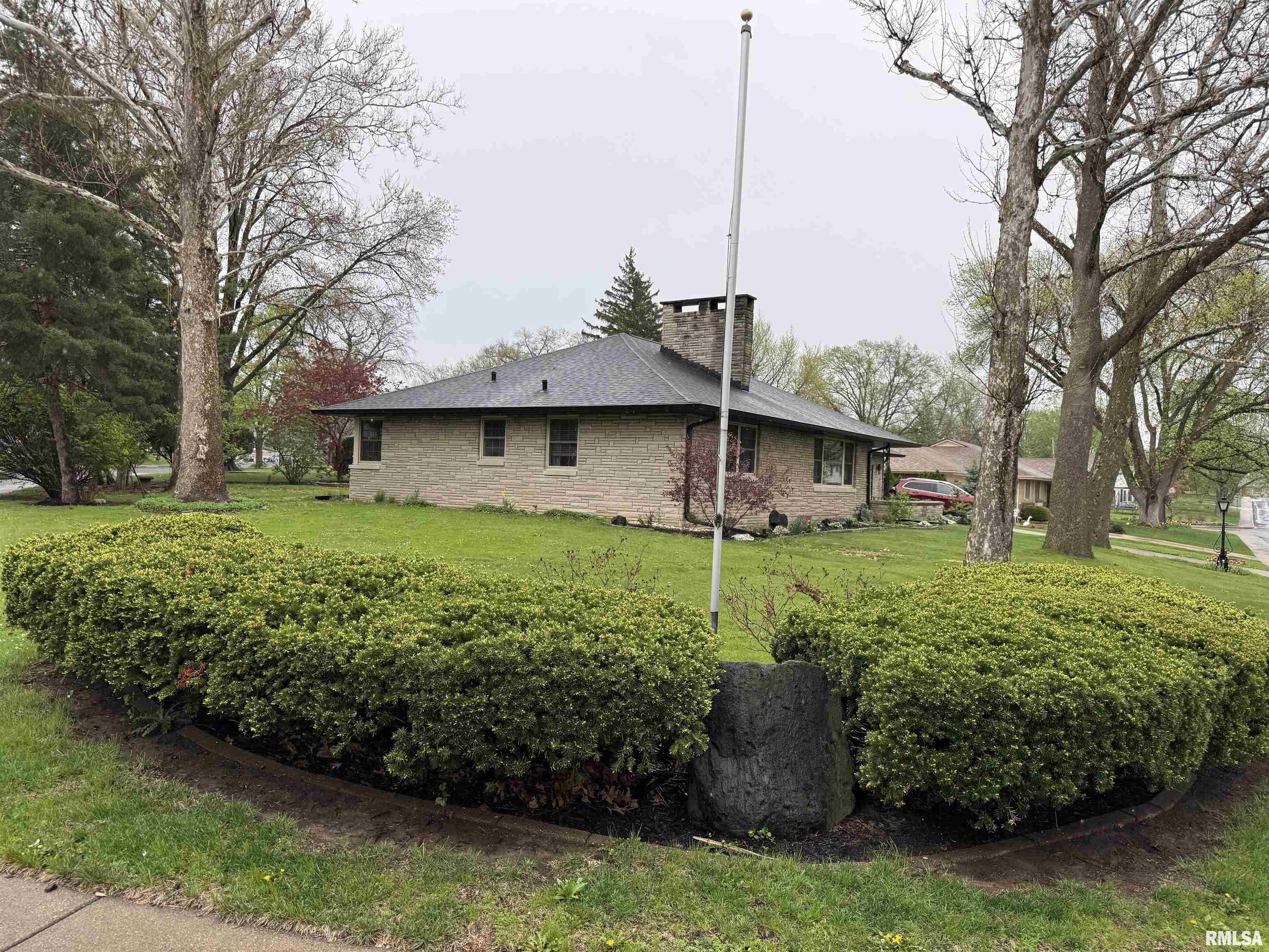 329 West Ridgemont Road Peoria, IL 61614 - Photo 65 of 69 Gallery Image 65