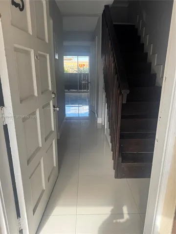 $2,000 | 1550 West 7th Court, Unit 23, Hialeah, FL 33010