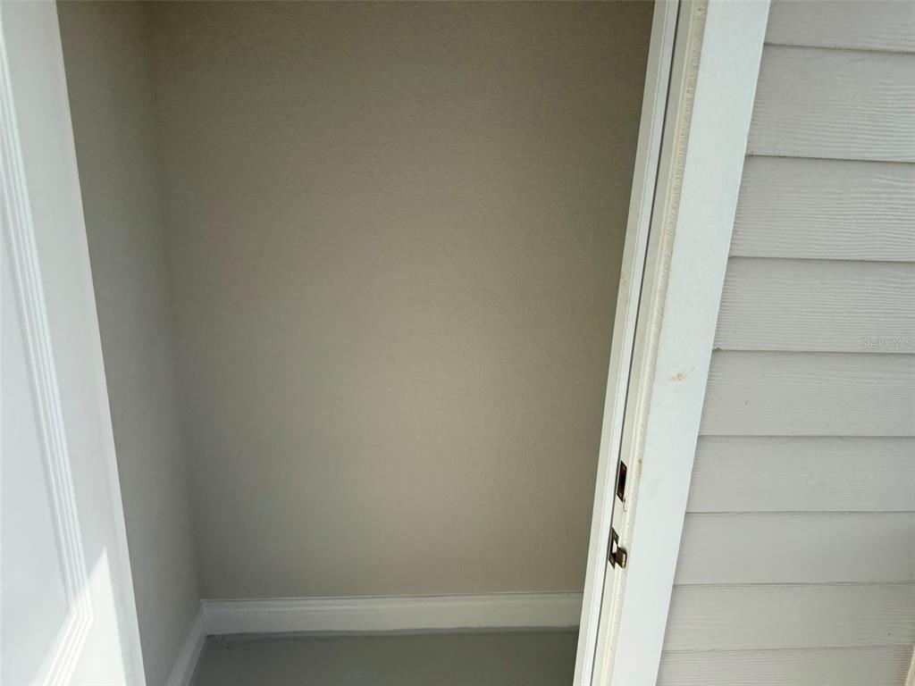 2420 Ann Rou Road, Unit 201 Tavares, FL 32778 - Photo 24 of 25 a bathroom with a bathtub