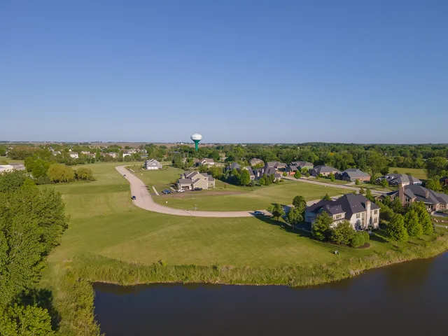 $59,900 | 224 Whittemore Drive, Sycamore, IL 60178