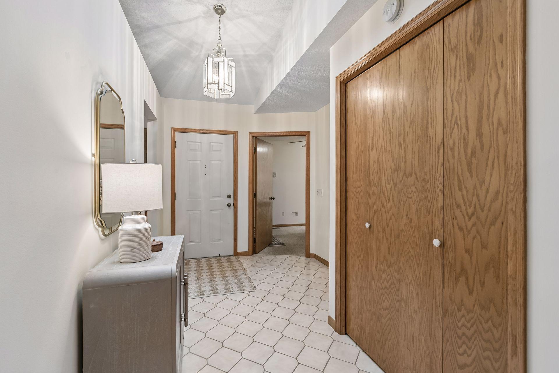 695 Emerald Ridge Roseville, MN 55113 - Photo 4 of 44 Gallery Image 4
