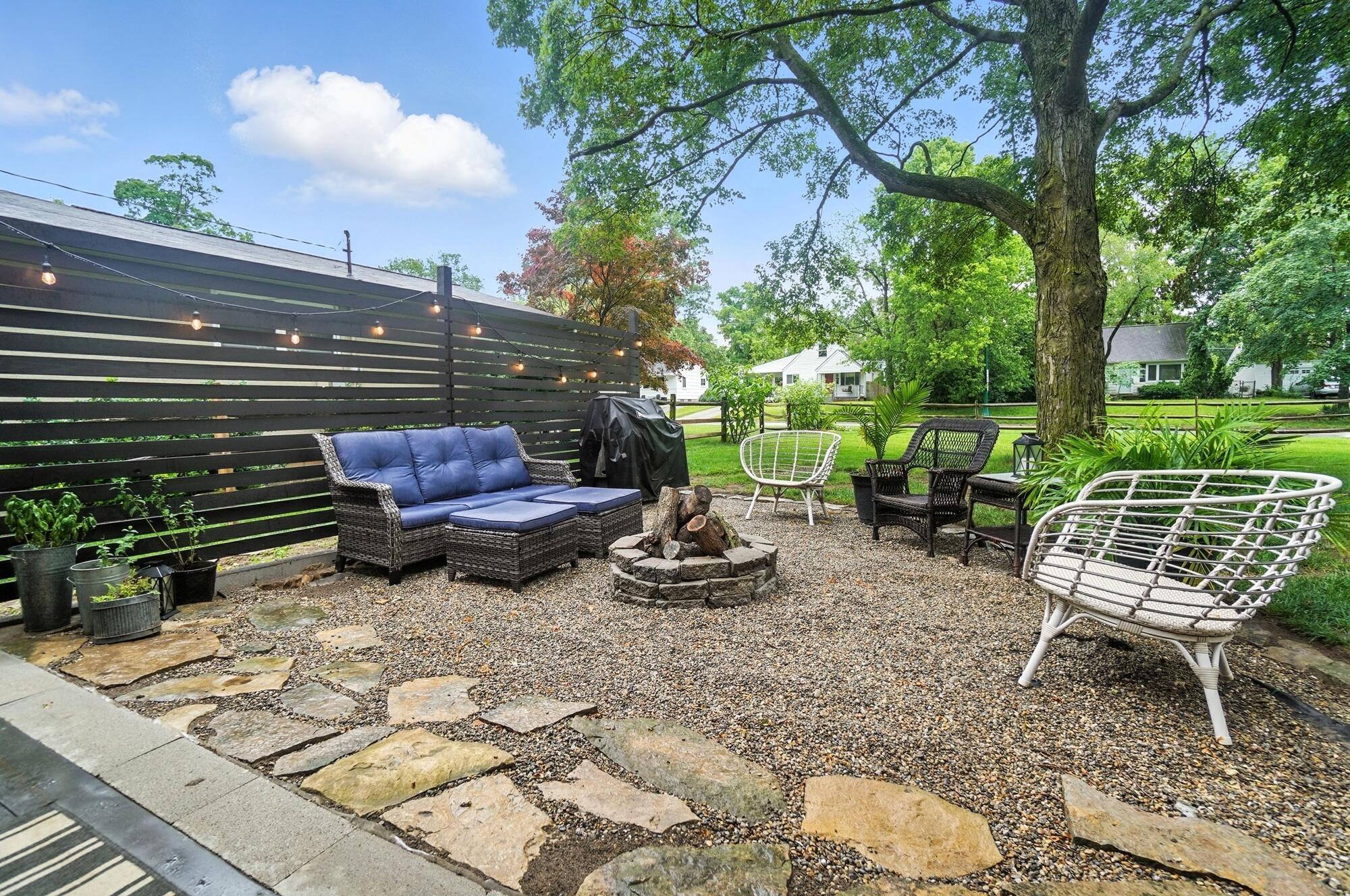 2620 Edgevale Road Columbus, OH 43221 - Photo 4 of 50 Outdoor area to relax and unwind.