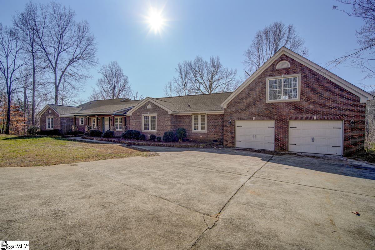 190 Spring Point Drive Easley, SC 29640 - Photo 2 of 36