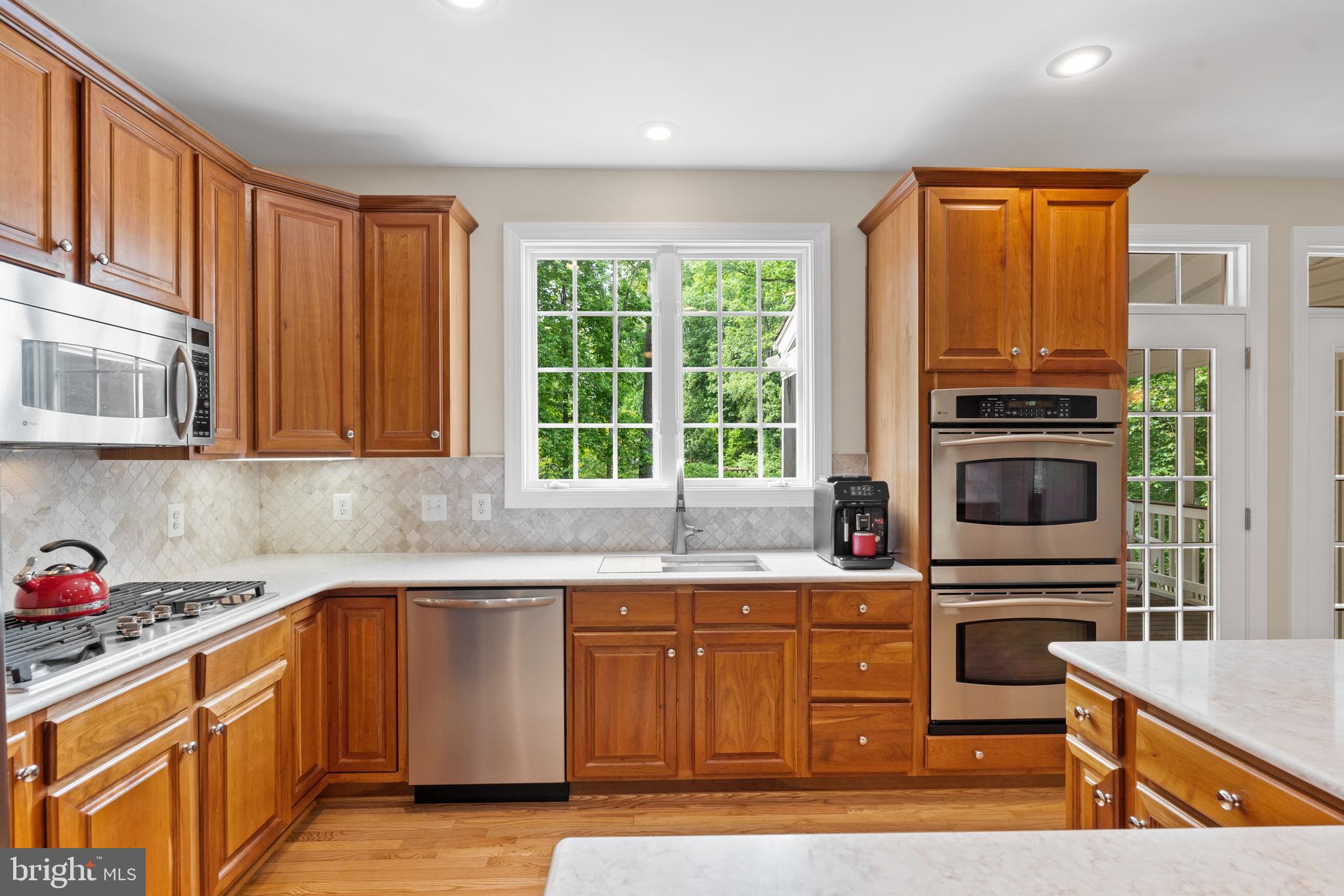 4013 Laurel Road Alexandria, VA 22309 - Photo 20 of 48 Stainless appliances