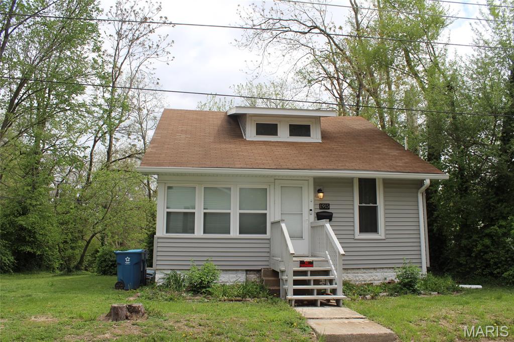 1915 Clawson Street Alton, IL 62002 - Photo 1 of 33