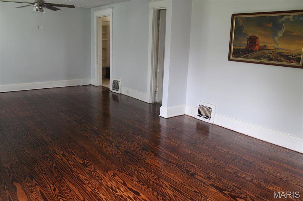 1915 Clawson Street Alton, IL 62002 - Photo 3 of 33