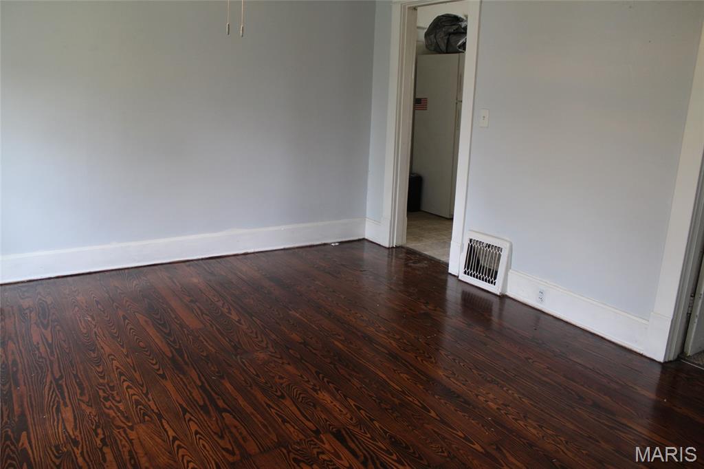 1915 Clawson Street Alton, IL 62002 - Photo 4 of 33