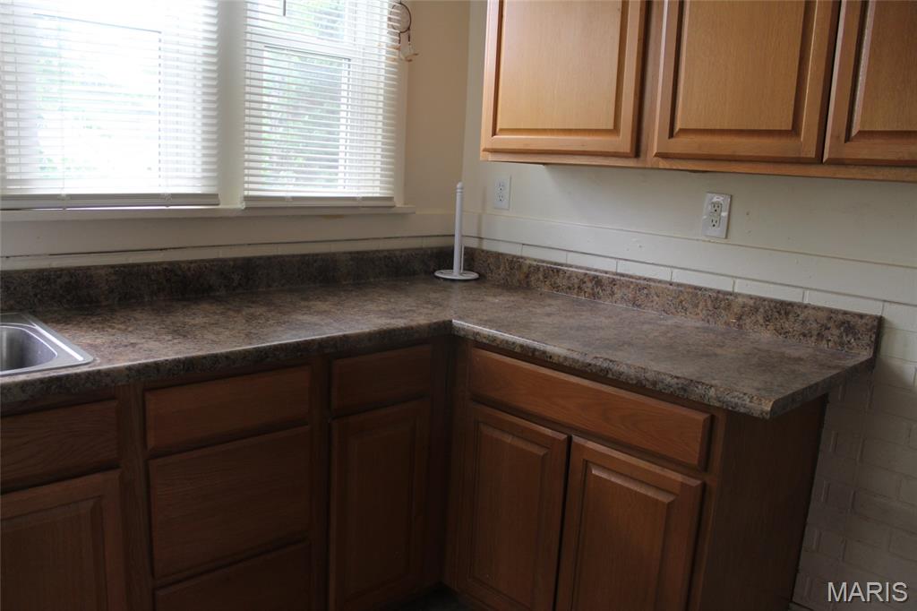 1915 Clawson Street Alton, IL 62002 - Photo 6 of 33