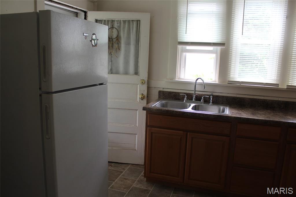 1915 Clawson Street Alton, IL 62002 - Photo 8 of 33