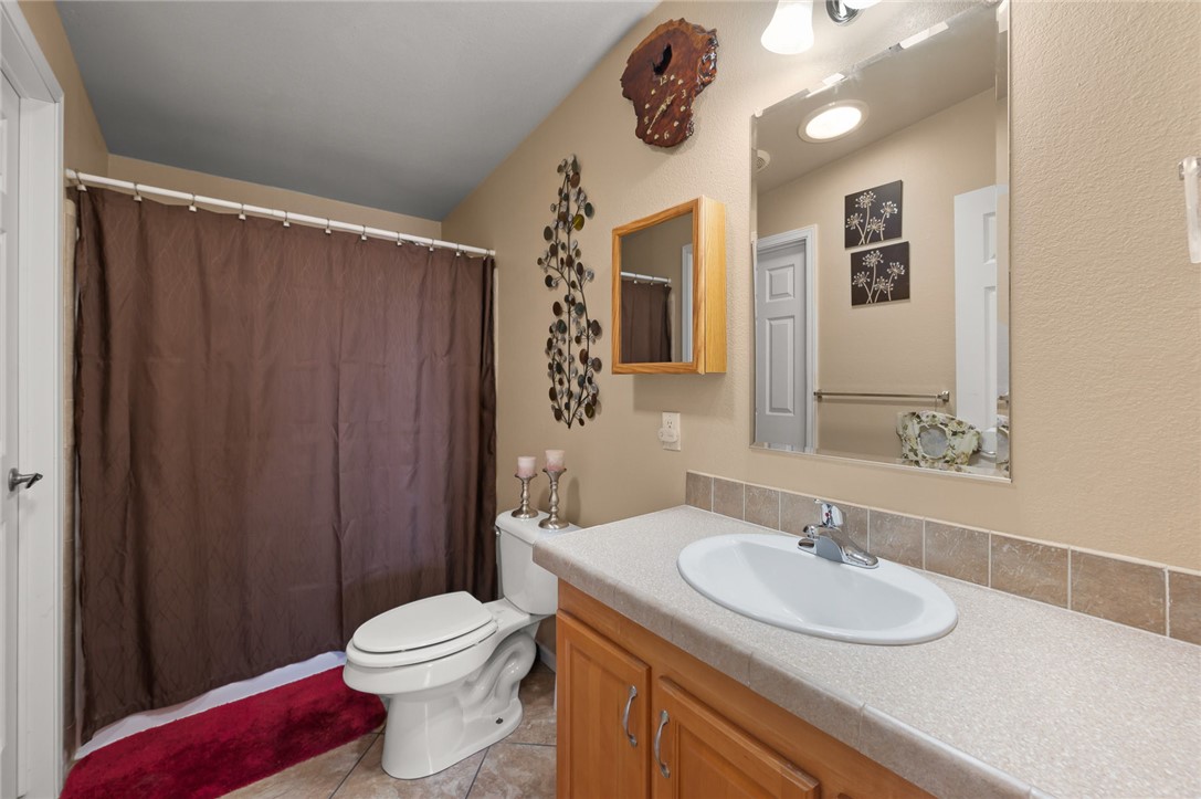 11330 Ali-Chuk Road Yucca, AZ 86438 - Photo 20 of 66 Bathroom