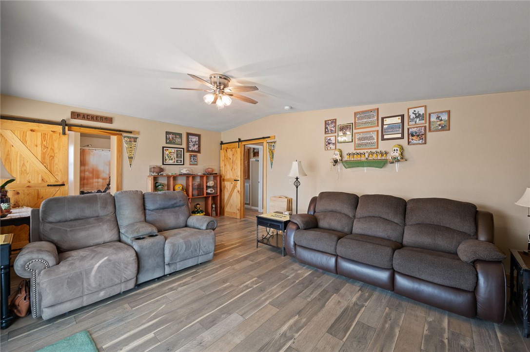 11330 Ali-Chuk Road Yucca, AZ 86438 - Photo 24 of 66 Living Room