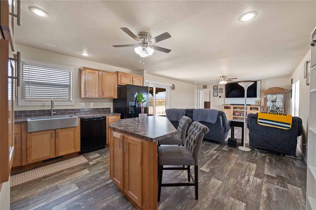 11330 Ali-Chuk Road Yucca, AZ 86438 - Photo 29 of 66 Kitchen