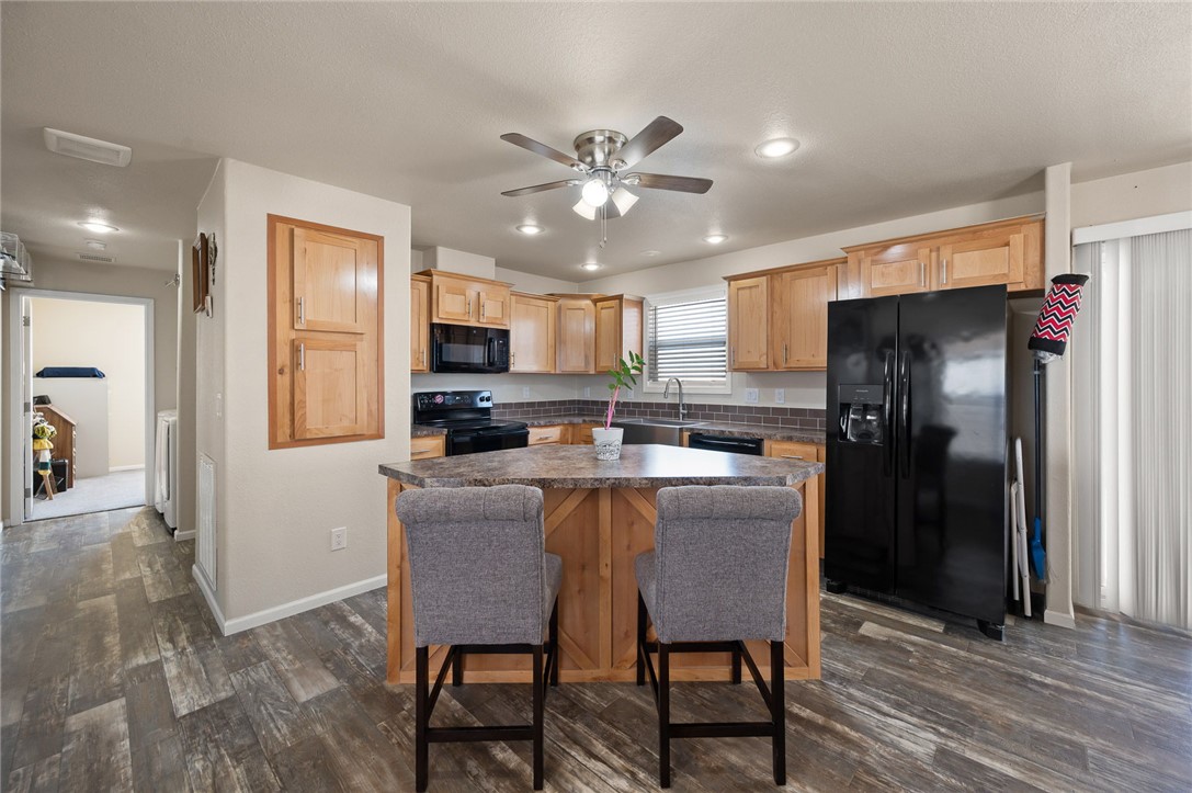 11330 Ali-Chuk Road Yucca, AZ 86438 - Photo 30 of 66 Kitchen